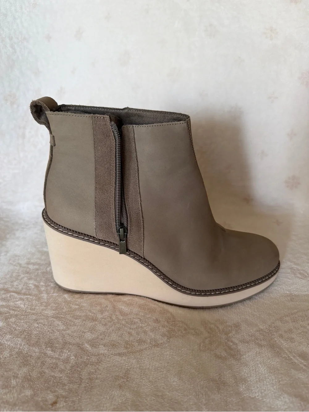 Toms stylish taupe